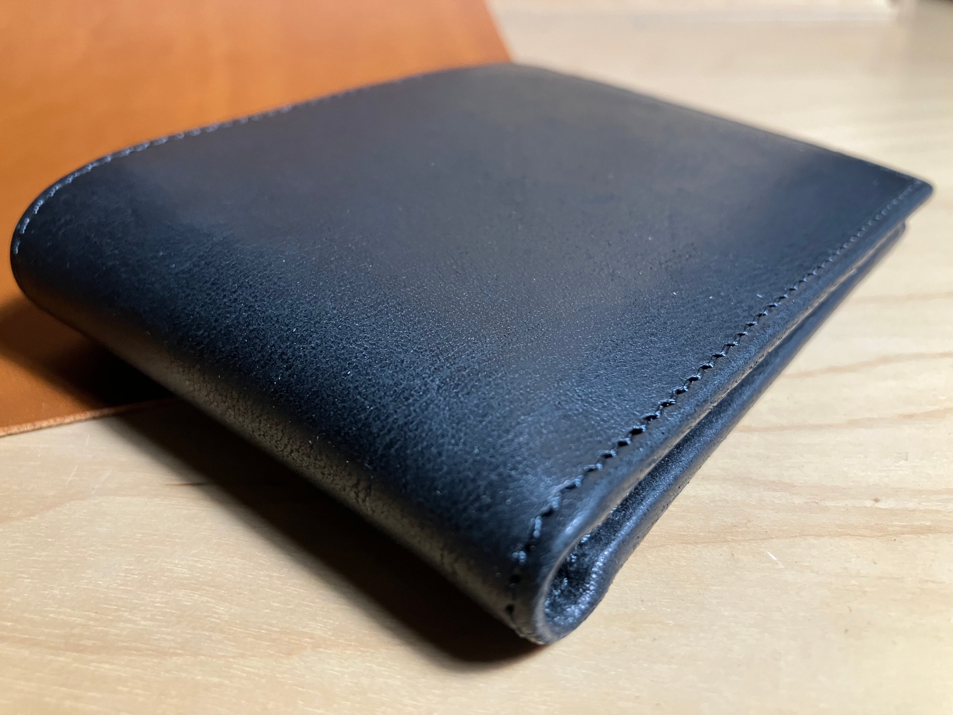 A savarno classic black bi-fold wallet